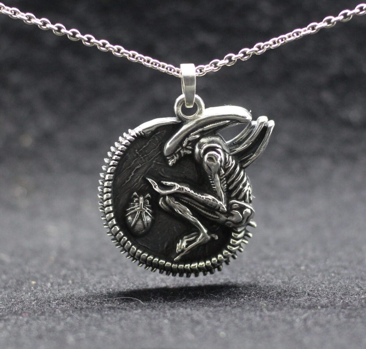 Alien Xenomorph Aliens Facehugger pendant Alien Xenomorph pendant