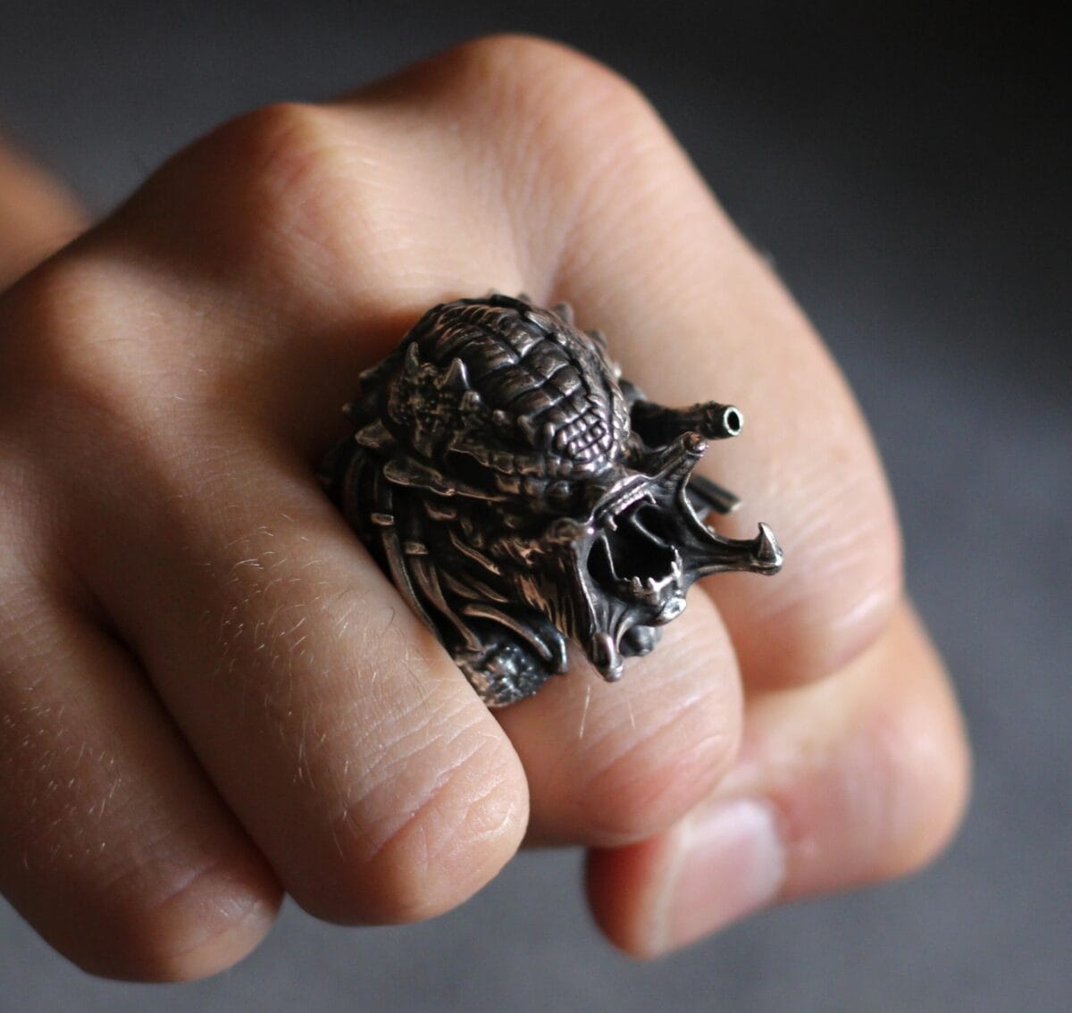 Predator face of alien ring with cannon - Image 1